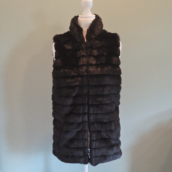 NWT C. C Faux Mink Fur Sleeveless Fully Lined Vest in Black Womens Size S-M - Picture 2 of 11